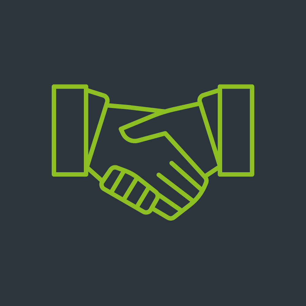 Grünes Icon mit Händedruck als Symbol für Partnerschaft und Zusammenarbeit – Aldinger Solutions